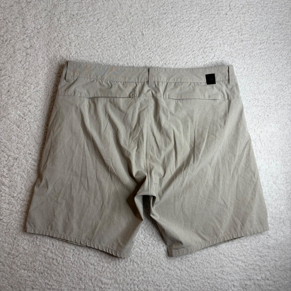 Vuori Aim Shorts Mens 38 Khaki Tan Performance Stretch Activewear V368